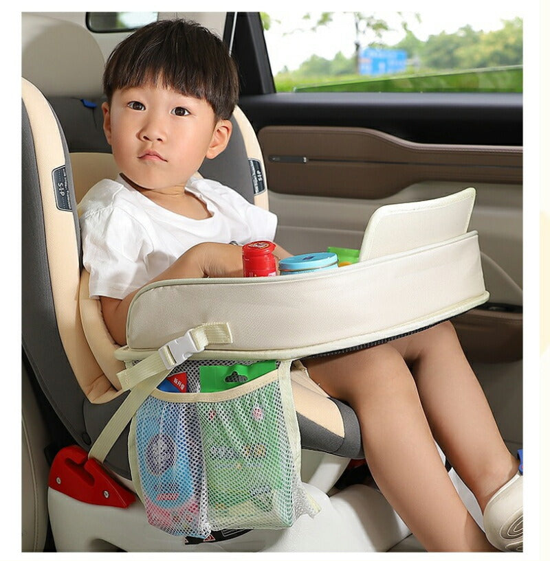 チャイルドシート テーブル キッズ チャイルドデスク 車 机 赤ちゃん 子供 おすすめ 車用品 チャイルドトレイ ベビーテーブル 車内 幼児 かわいい シートテーブル 子ども用 食事 お絵かき お遊び台 両側に収納ポケット付き 防水 撥水 収納 固定バンド付き カー ベビーカー