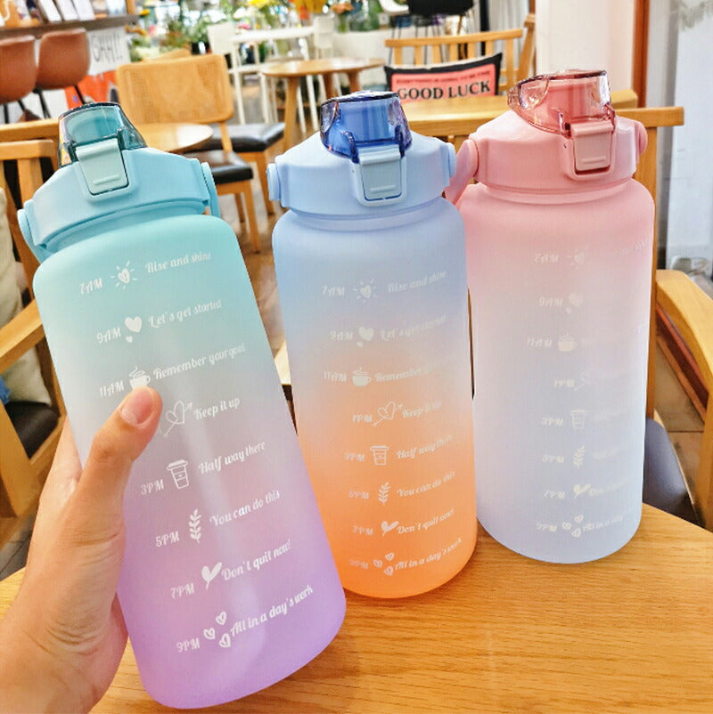 【タイムマーカー 】水筒 2リットル 目盛り付き スポーツ 水筒 2L ウォーターボトル タイムマーカー 携帯便利 漏れ防止 ストロー付き 子供 目盛り 大容量 軽量 直飲み 女の子 おしゃれ かわいい 女子 プラスチック スポーツボトル 部活 通学 通勤 中学生 小学生