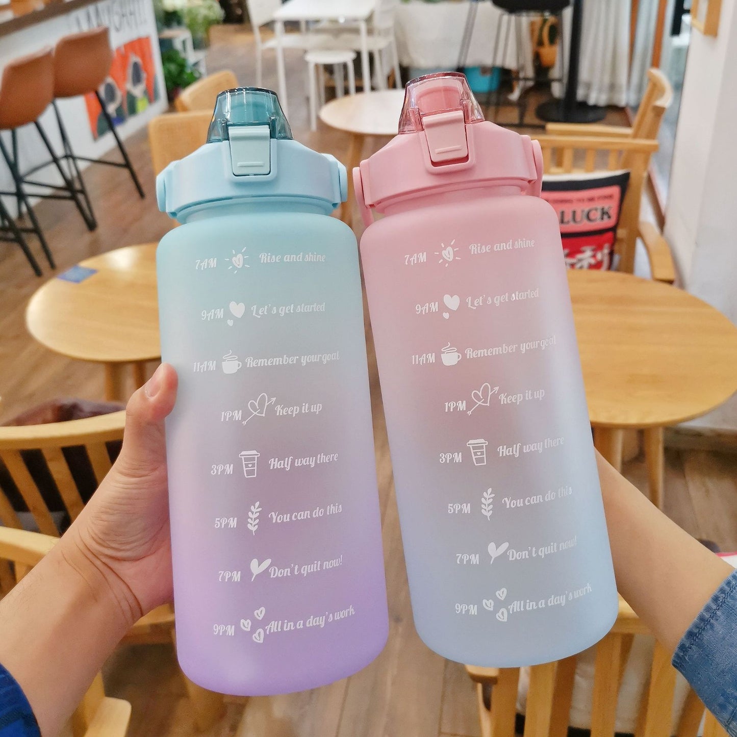 【タイムマーカー 】水筒 2リットル 目盛り付き スポーツ 水筒 2L ウォーターボトル タイムマーカー 携帯便利 漏れ防止 ストロー付き 子供 目盛り 大容量bottle-002